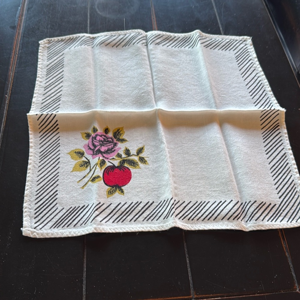 Vintage set up for napkins great condition